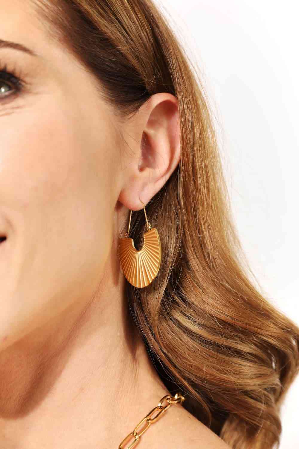 Adored Ribbed Stainless Steel Earrings - The Red Leopard Boutique 