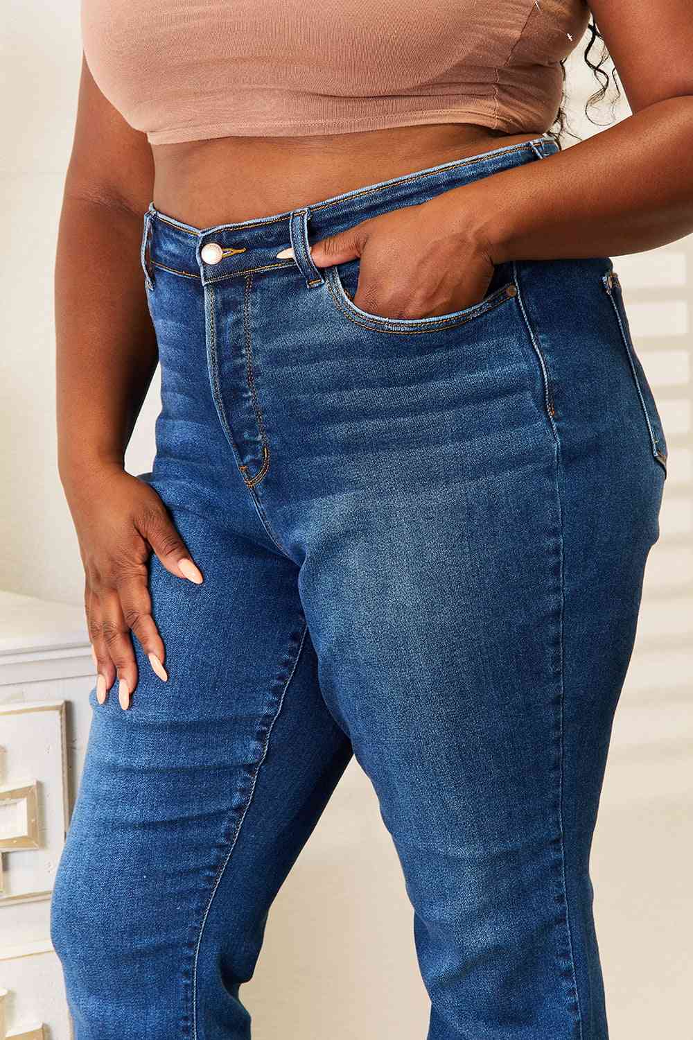 Judy Blue Full Size Straight Leg Jeans with Pockets - The Red Leopard Boutique 