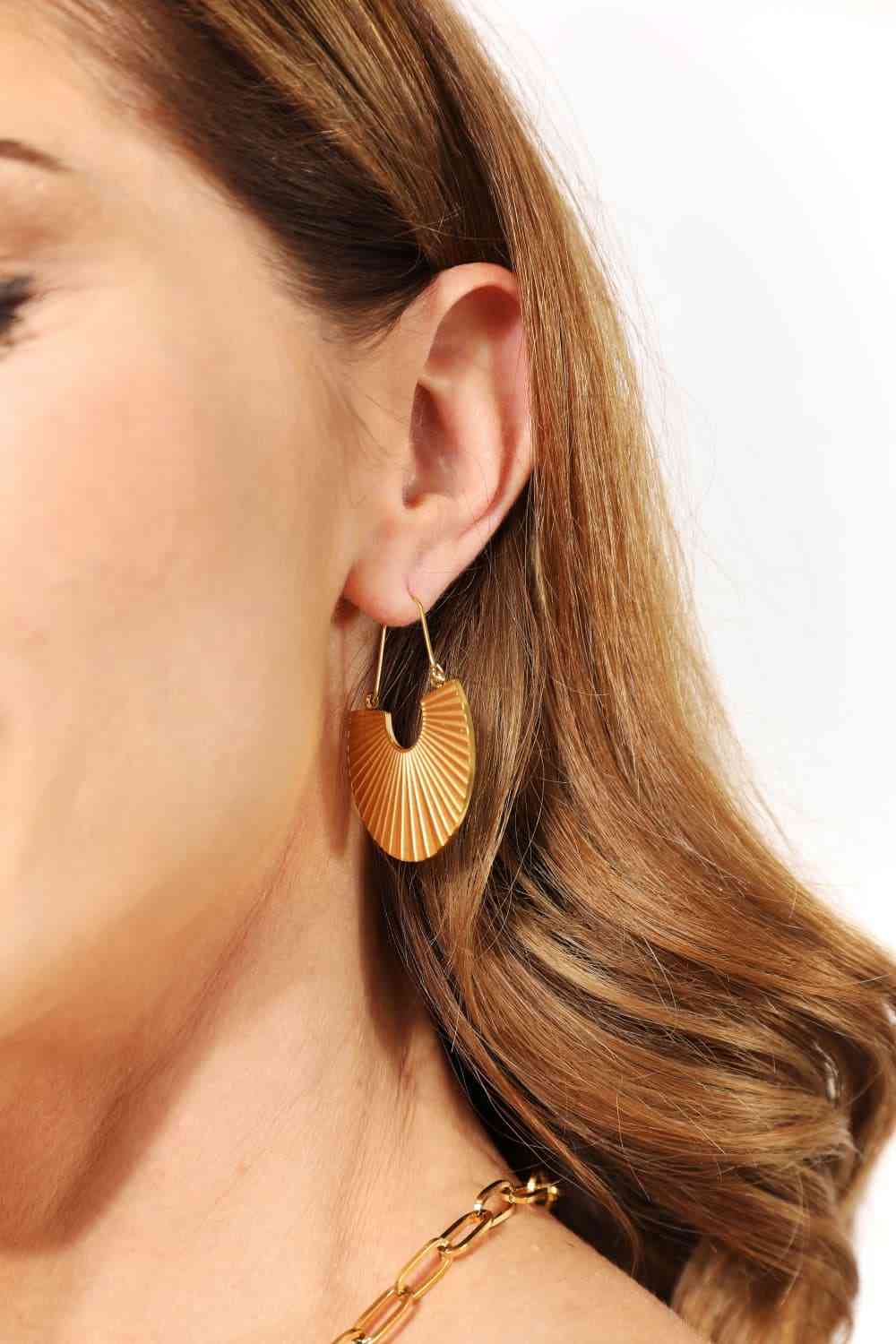 Adored Ribbed Stainless Steel Earrings - The Red Leopard Boutique 