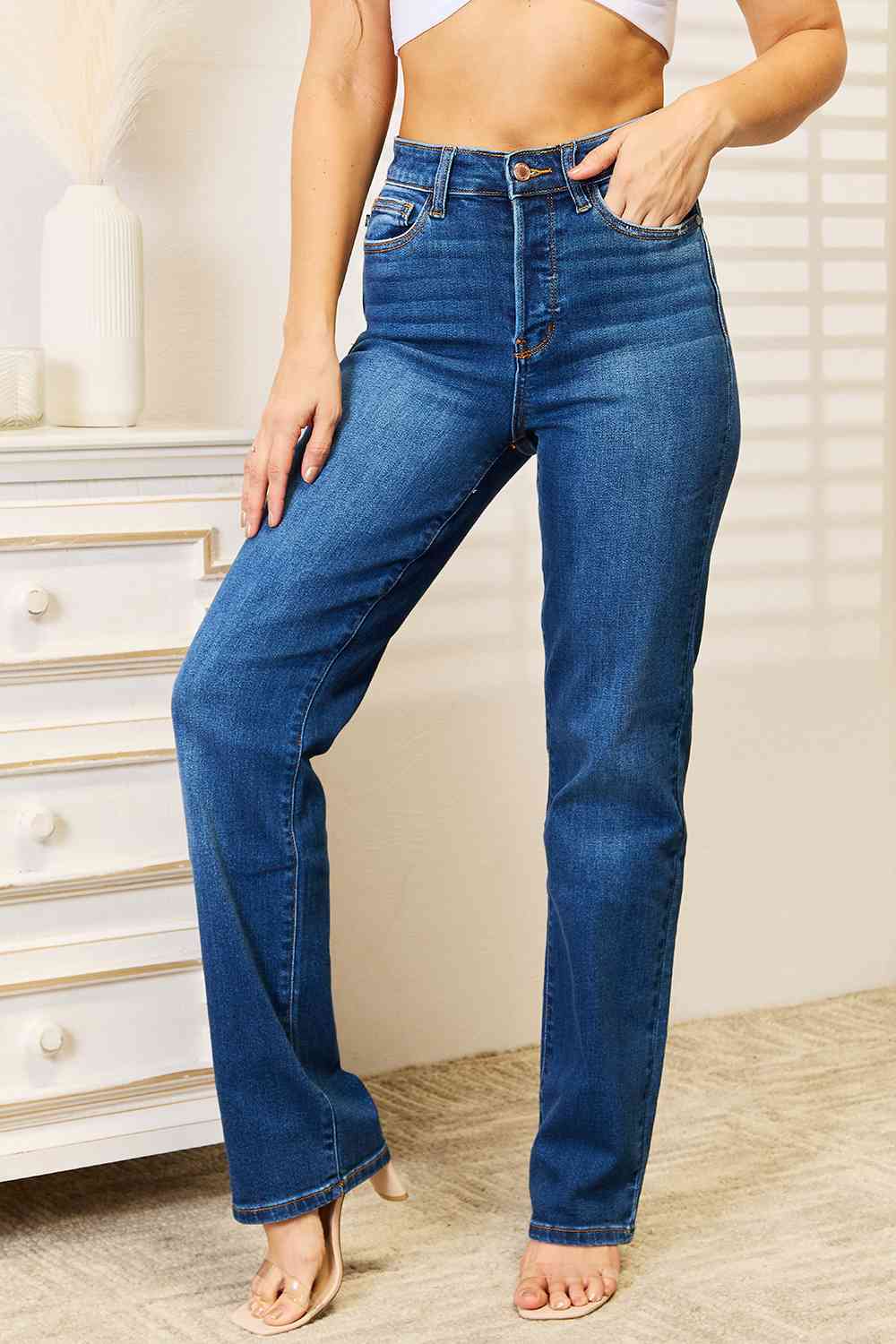 Judy Blue Full Size Straight Leg Jeans with Pockets - The Red Leopard Boutique 