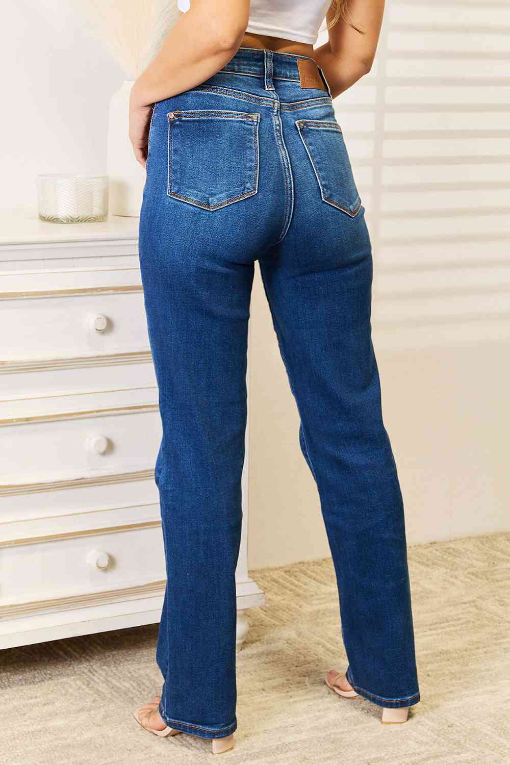 Judy Blue Full Size Straight Leg Jeans with Pockets - The Red Leopard Boutique 